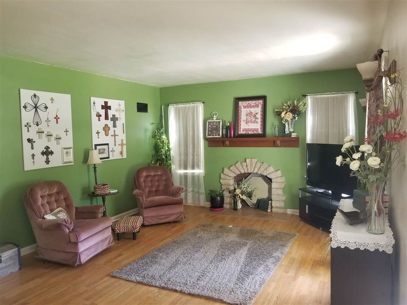 224 S Walnut St, Newton, KS 67114