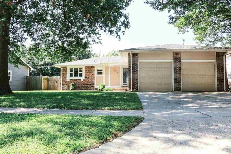 1207 N 1st Ave, Mulvane, KS 67110