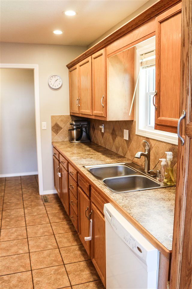1207 N 1st Ave, Mulvane, KS 67110