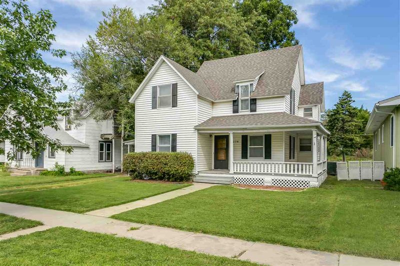 214 E 9th St, Newton, KS 67114