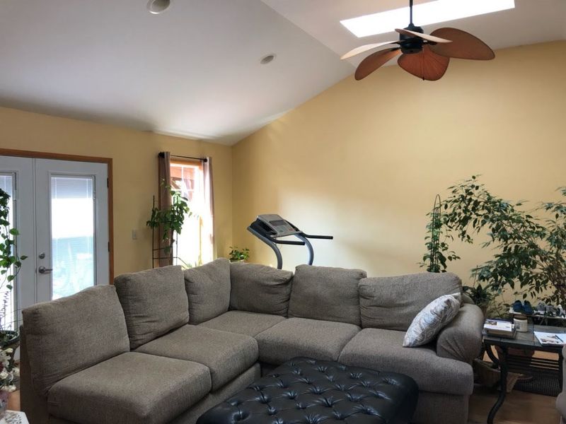 911 S Pine St, Newton, KS 67114