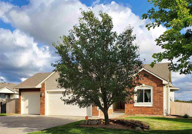 10817 W Waterside Ct, Maize, KS 67101-3701