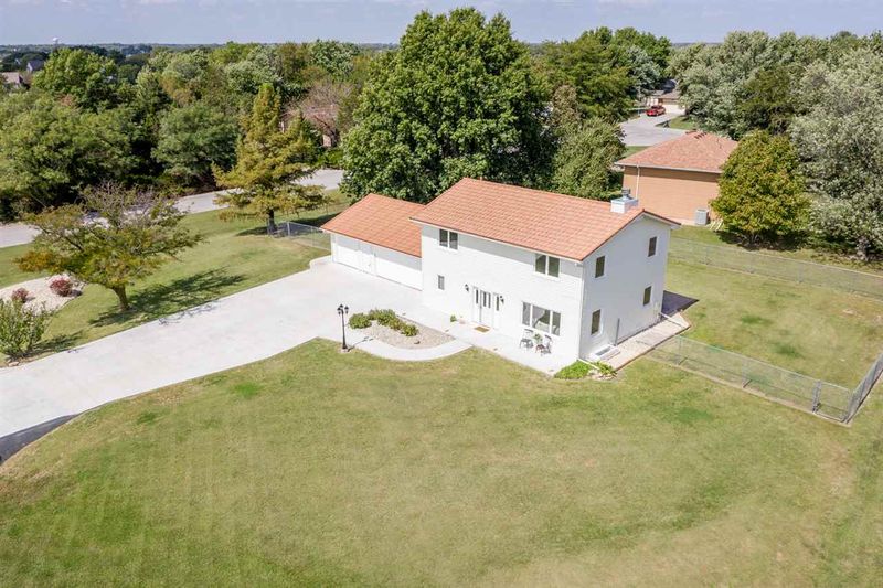 12230 E Dove Hill Dr, Derby, KS 67037