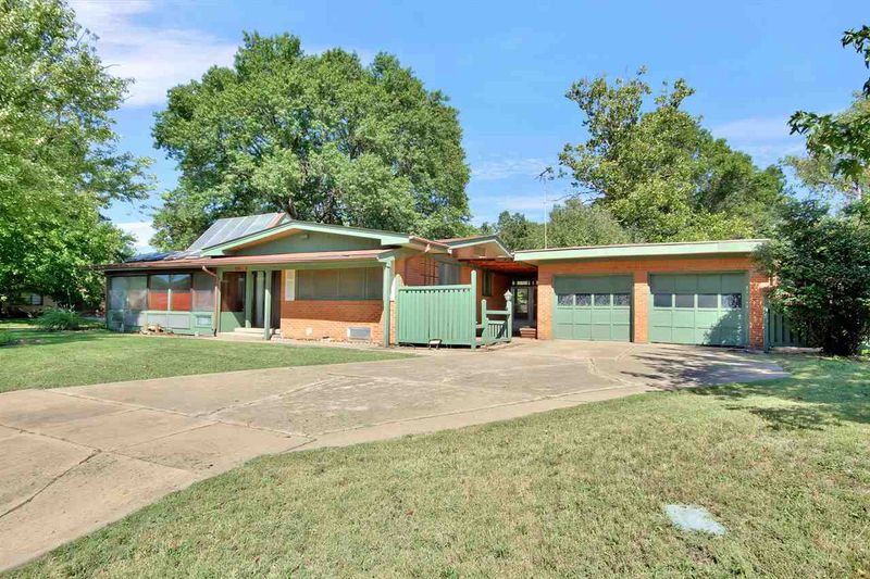 4000 E Blake St, Wichita, KS 67218