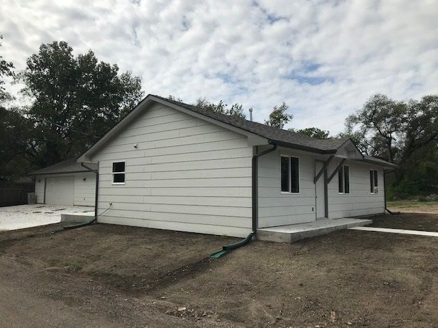 445 E 15th Ave, Augusta, KS 67010