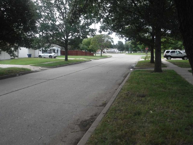 2333 S Ellis St, Wichita, KS 67211