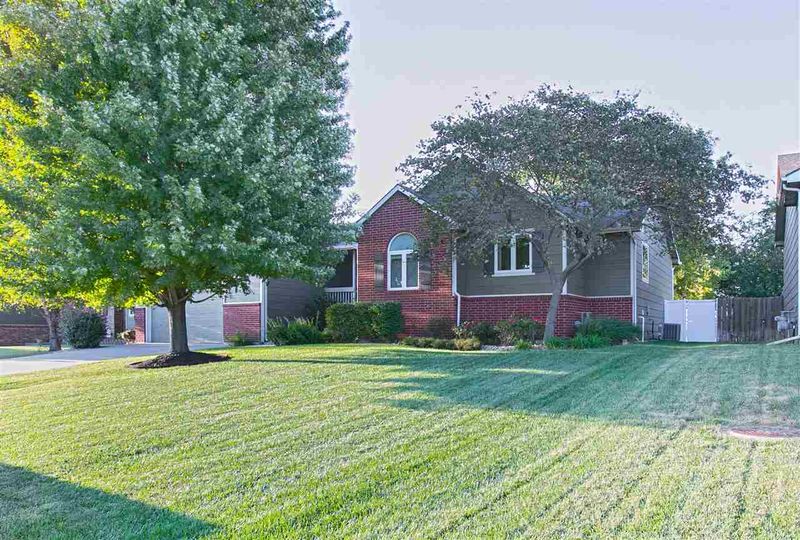 5220 E 49th St N, Bel Aire, KS 67220