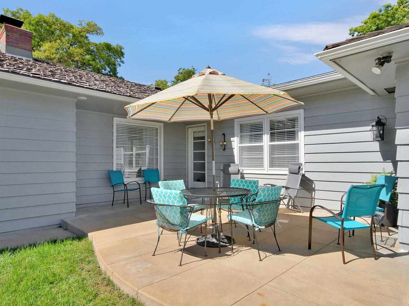 102 S Morningside St, Wichita, KS 67218-1812