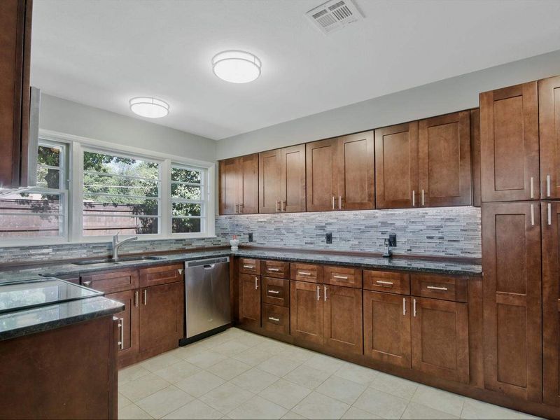 102 S Morningside St, Wichita, KS 67218-1812