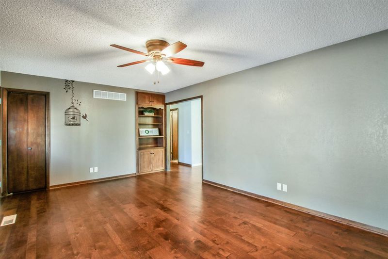 617 Random Rd, Hesston, KS 67062