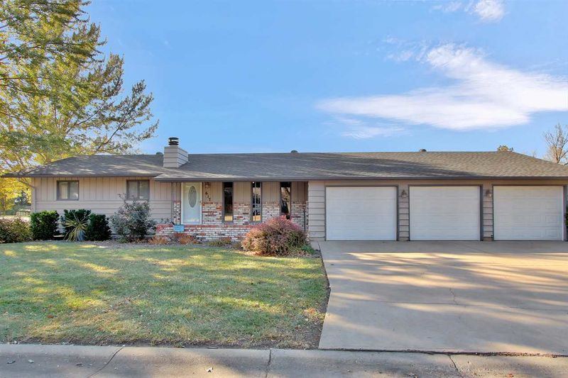 617 Random Rd, Hesston, KS 67062