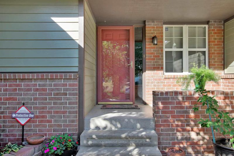 403 Victoria Ct, Newton, KS 67114