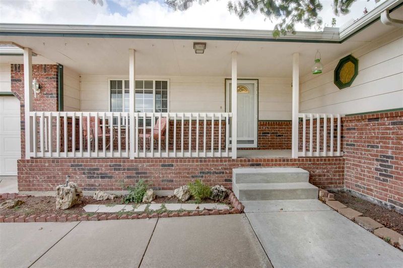 5228 E Ashton Ct, Bel Aire, KS 67220