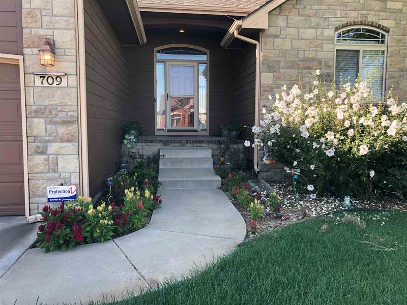 709 E Rolling Vw, Park City, KS 67147