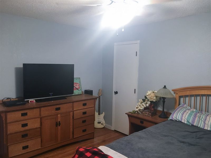 1132 N Lakeview Dr, Derby, KS 67037