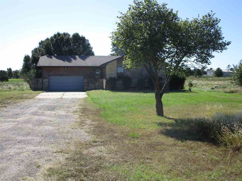 9025 E 39th St S, Derby, KS 67037