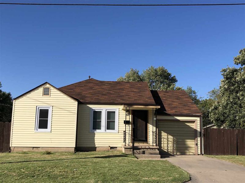 203 E 21st St, Wellington, KS 67152