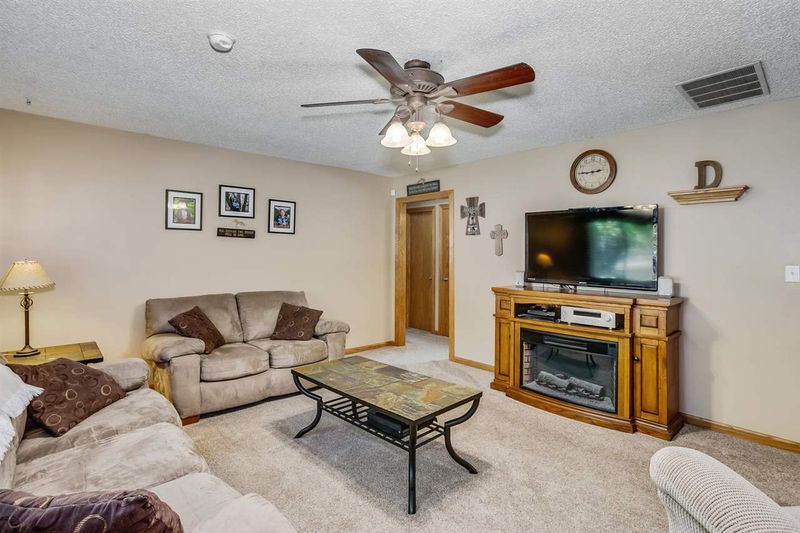 621 E Lincoln St, Derby, KS 67037