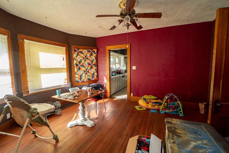 245 S Volutsia Ave, Wichita, KS 67211