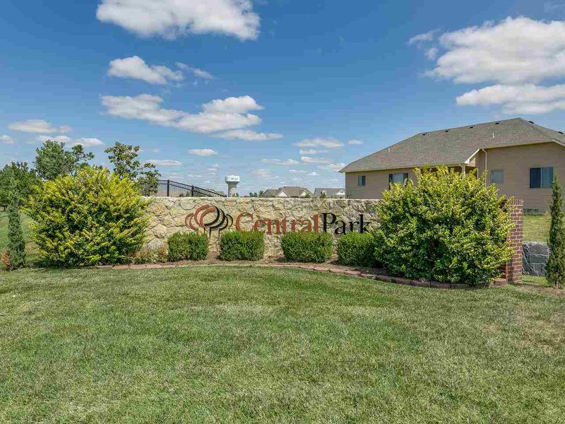 6526 E Central Park Ave, Bel Aire, KS 67226