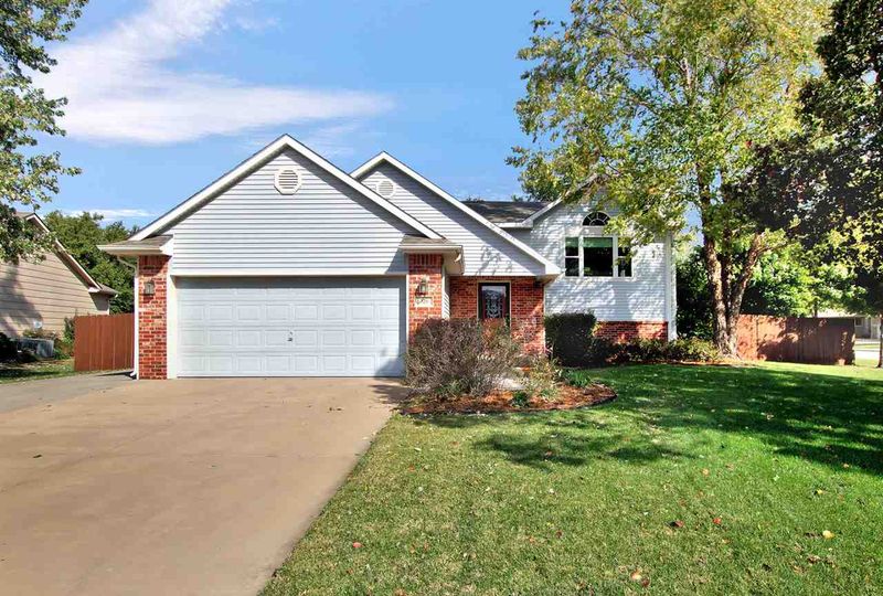 320 W Goff Rd, Valley Center, KS 67147