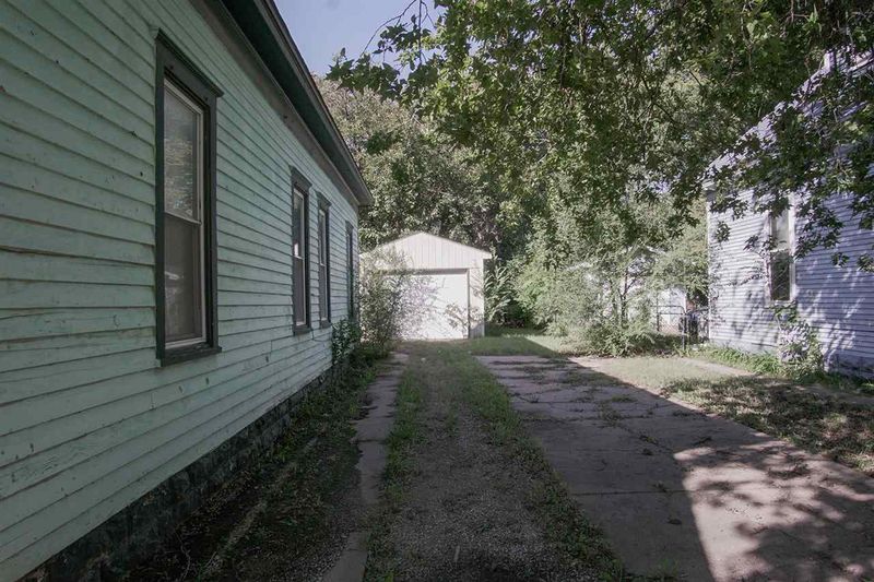920 W Maple St, Wichita, KS 67213