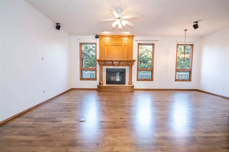 1425 E Box Elder Ct, Derby, KS 67037