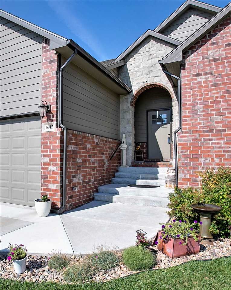 1642 E Bearhill Rd, Park City, KS 67147