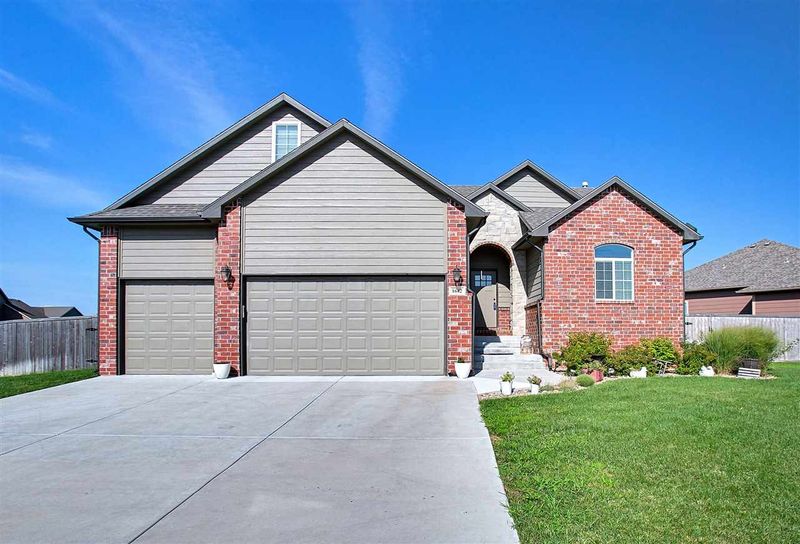 1642 E Bearhill Rd, Park City, KS 67147