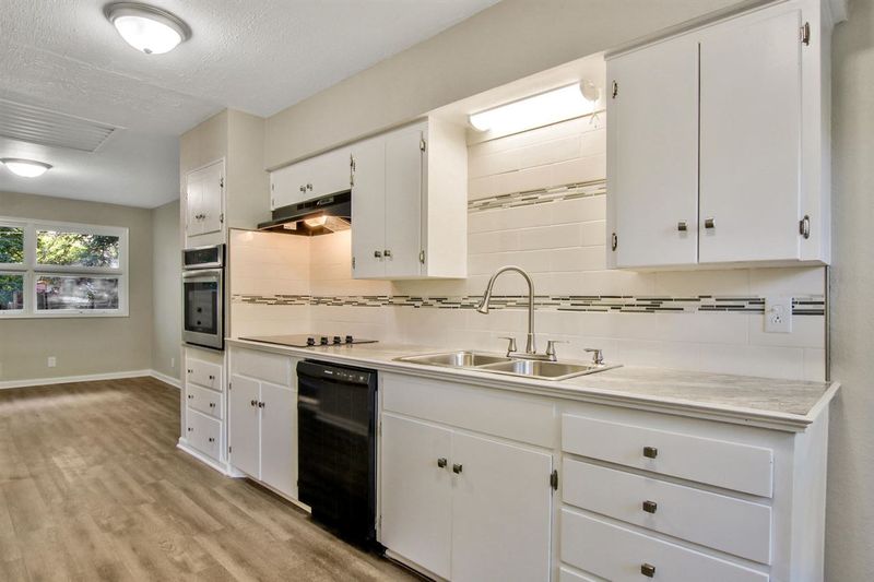 730 N Chipper Ln, Wichita, KS 67212