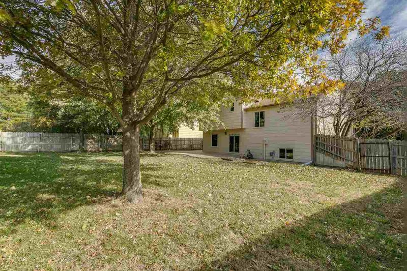 6802 E Odessa Ct, Bel Aire, KS 67226