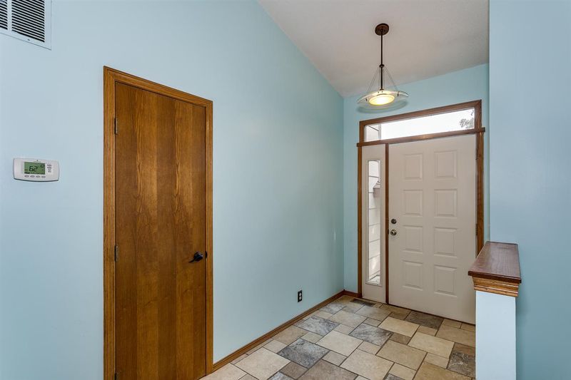 6802 E Odessa Ct, Bel Aire, KS 67226