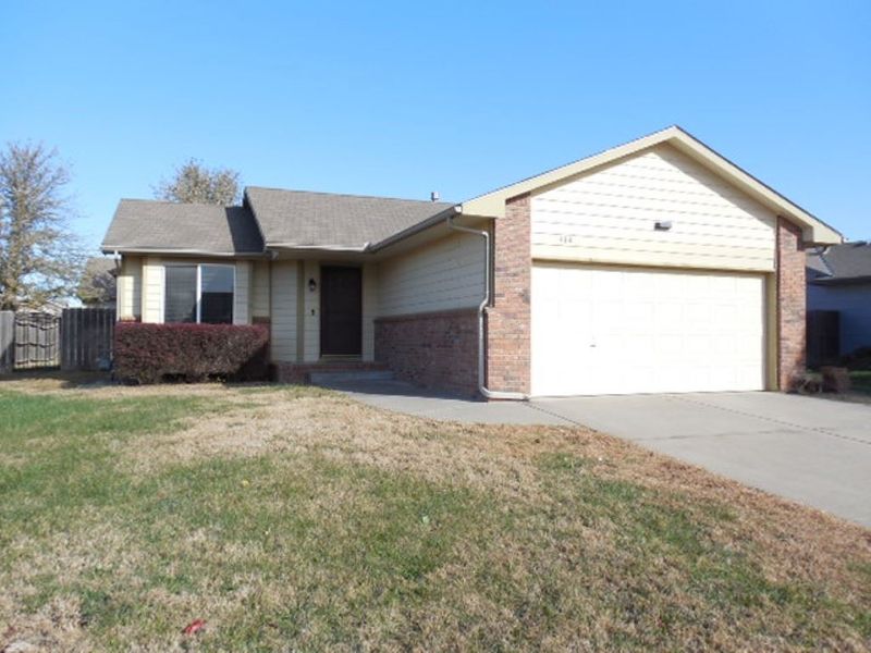 414 Myers Ct, Mulvane, KS 67110