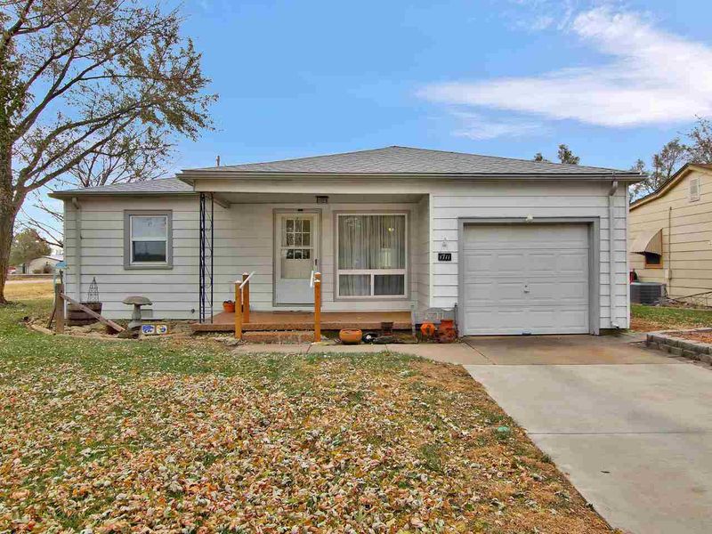 1711 E 11th St, Newton, KS 67114