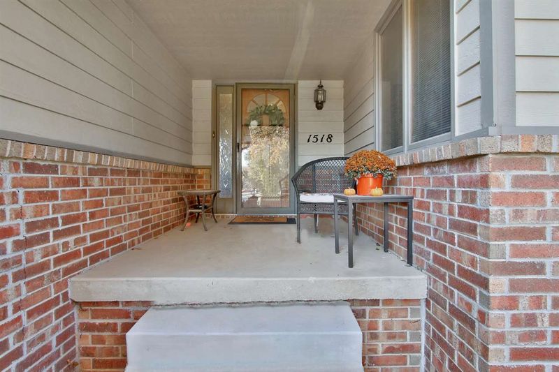 1518 E Cresthill Rd, Derby, KS 67037