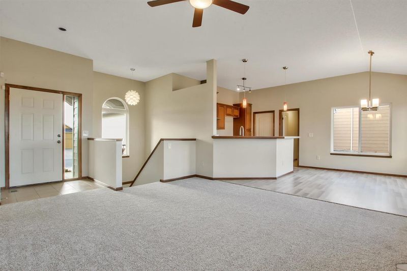 10710 E Zimmerly St, Wichita, KS 67207