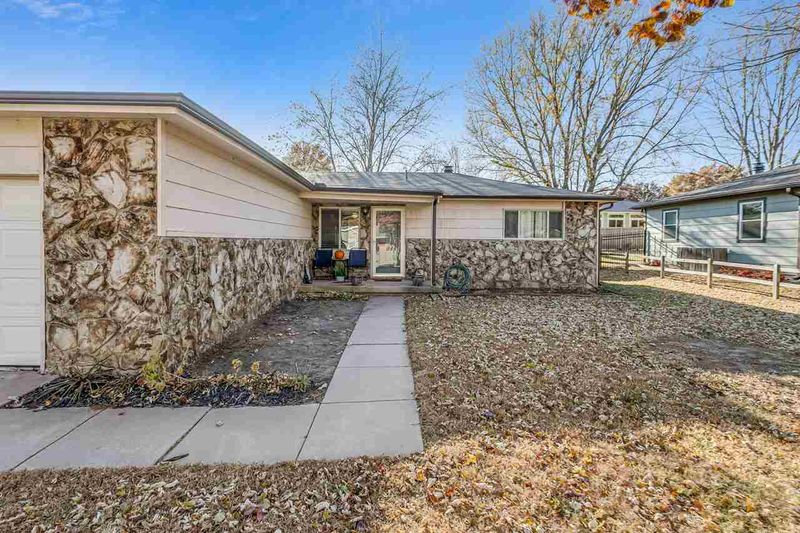 323 Valley Vw, Derby, KS 67037