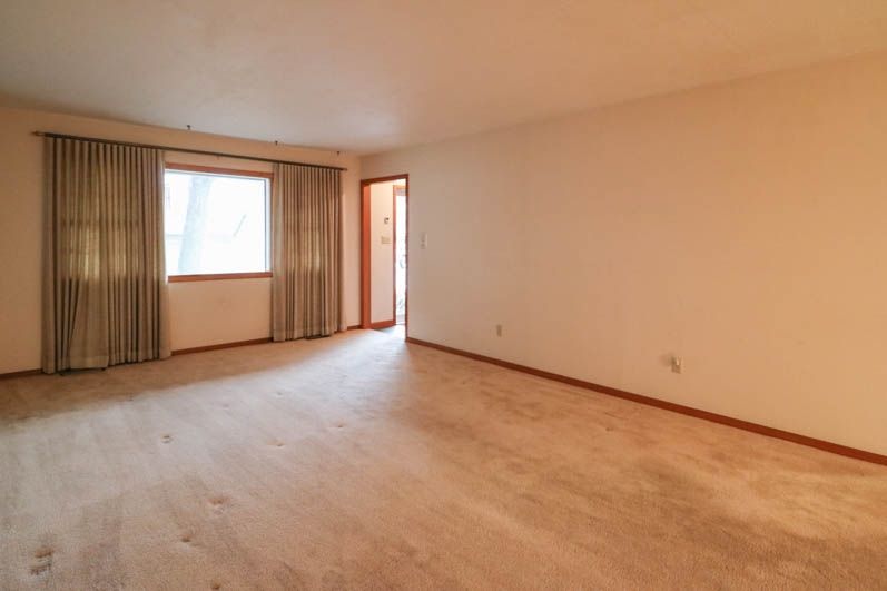 614 N Edgemoor Dr, Mulvane, KS 67110