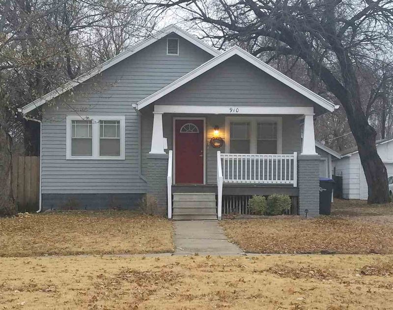 910 E 8th, Newton, KS 67114