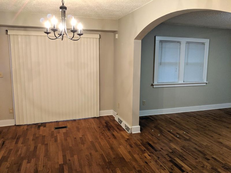 910 E 8th, Newton, KS 67114