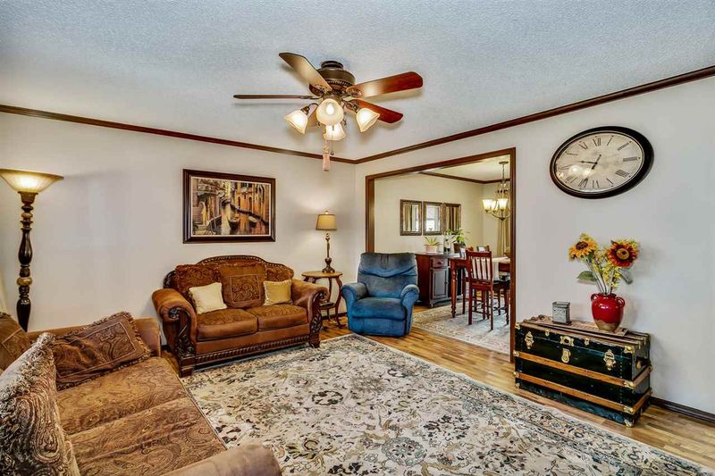 1601 E Oak Forest Rd, Derby, KS 67037