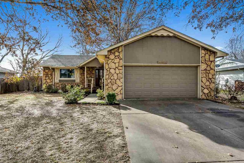 1601 E Oak Forest Rd, Derby, KS 67037