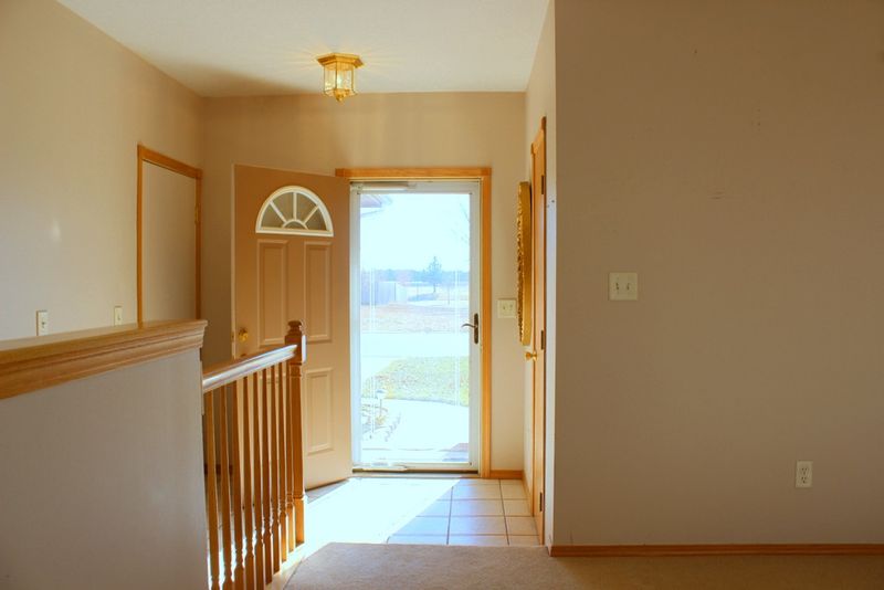 370 E Riley Ave, Haysville, KS 67060