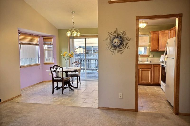 370 E Riley Ave, Haysville, KS 67060