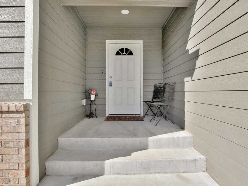 611 E Gordon Bennett Dr, Haysville, KS 67060