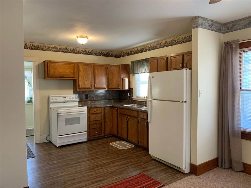 319 SE 4th St, Newton, KS 67114