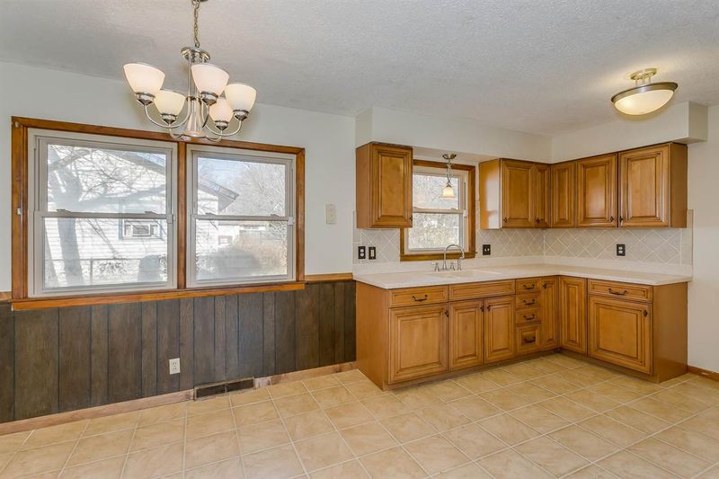 520 W 4th St, Valley Center, KS 67147