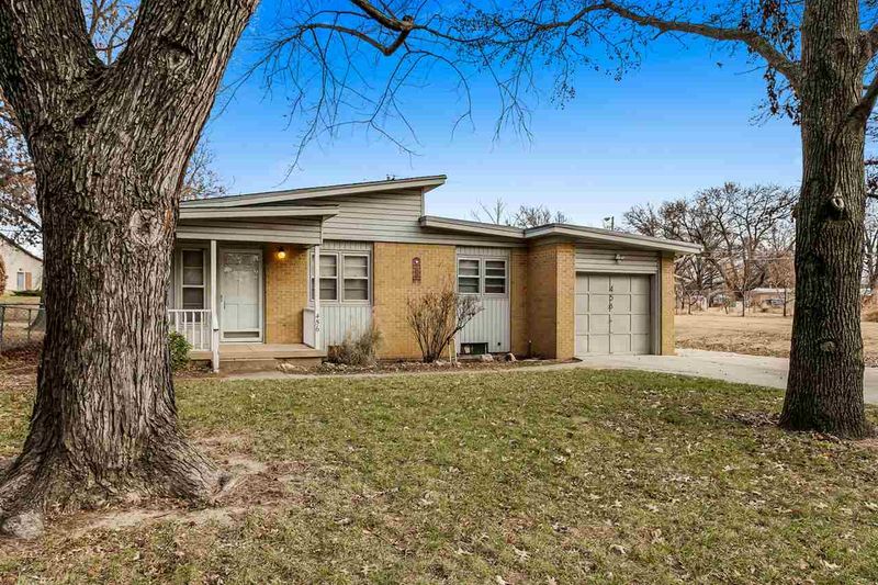 456 S Westview Dr, Derby, KS 67037