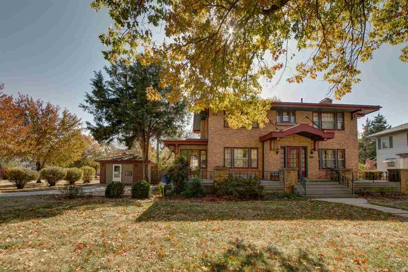 319 E 1st, Newton, KS 67114