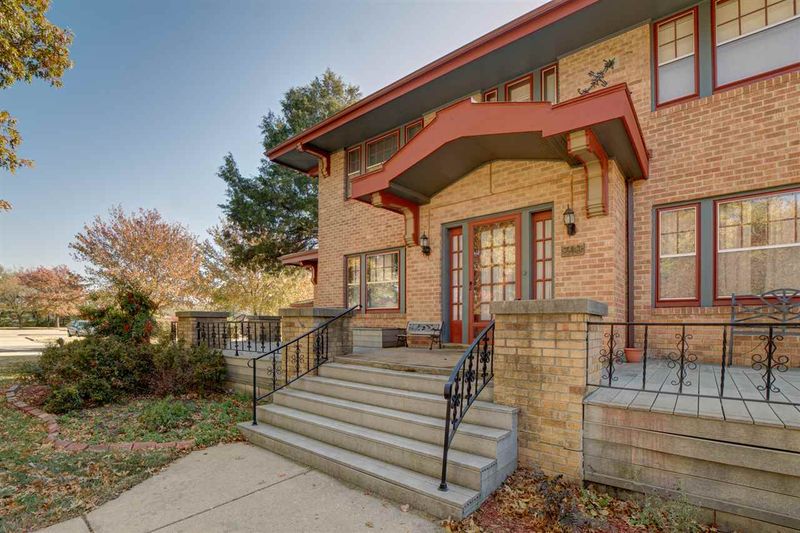 319 E 1st, Newton, KS 67114